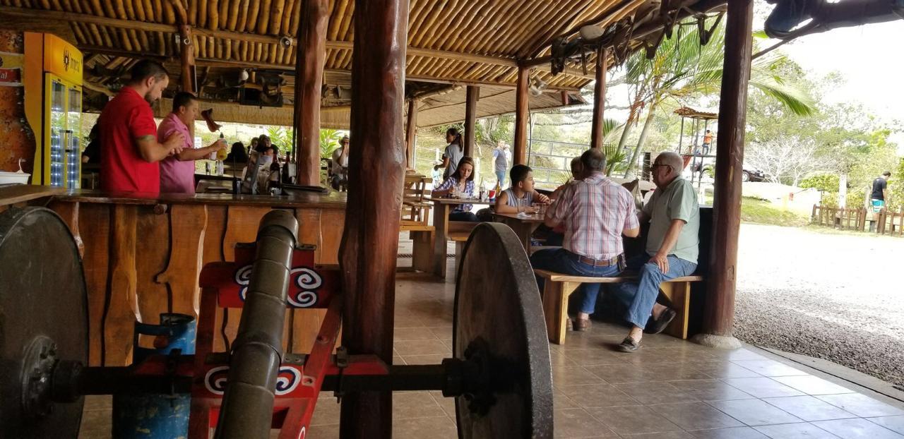 Hotel Hacienda El Rodeo Вуэльтас Экстерьер фото